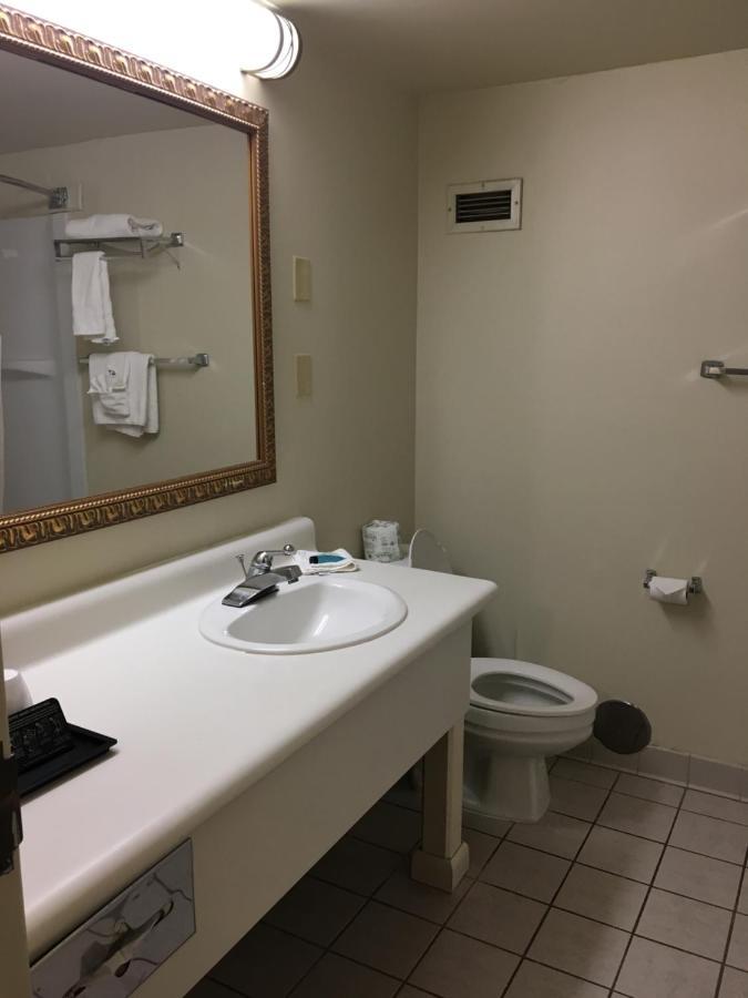 Econo Lodge Inn & Suites Radford-Blacksburg Area Bagian luar foto
