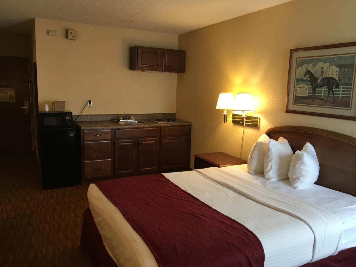 Econo Lodge Inn & Suites Radford-Blacksburg Area Bagian luar foto