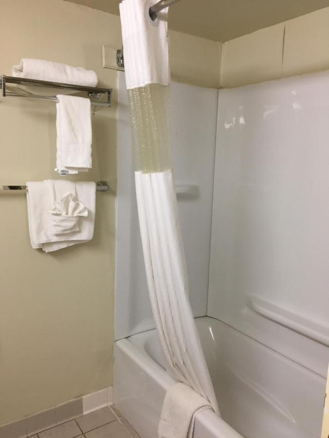 Econo Lodge Inn & Suites Radford-Blacksburg Area Bagian luar foto