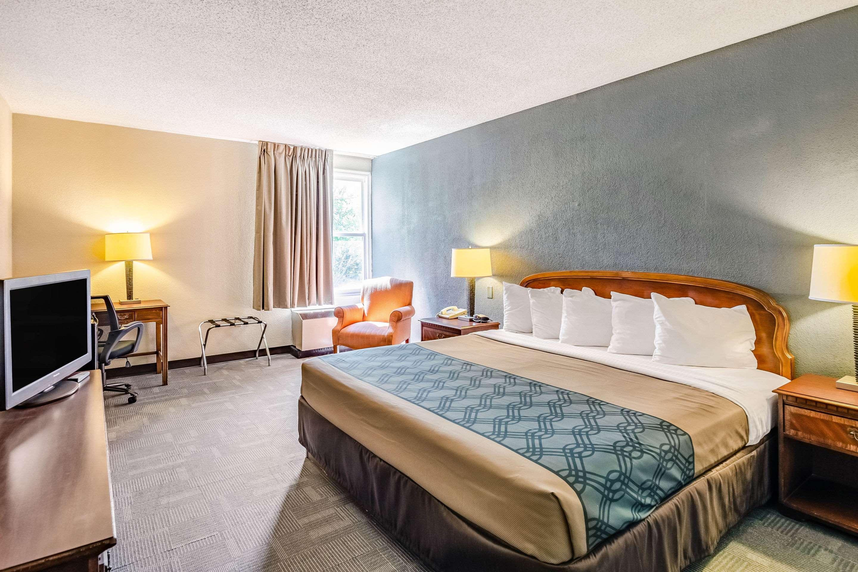 Econo Lodge Inn & Suites Radford-Blacksburg Area Bagian luar foto