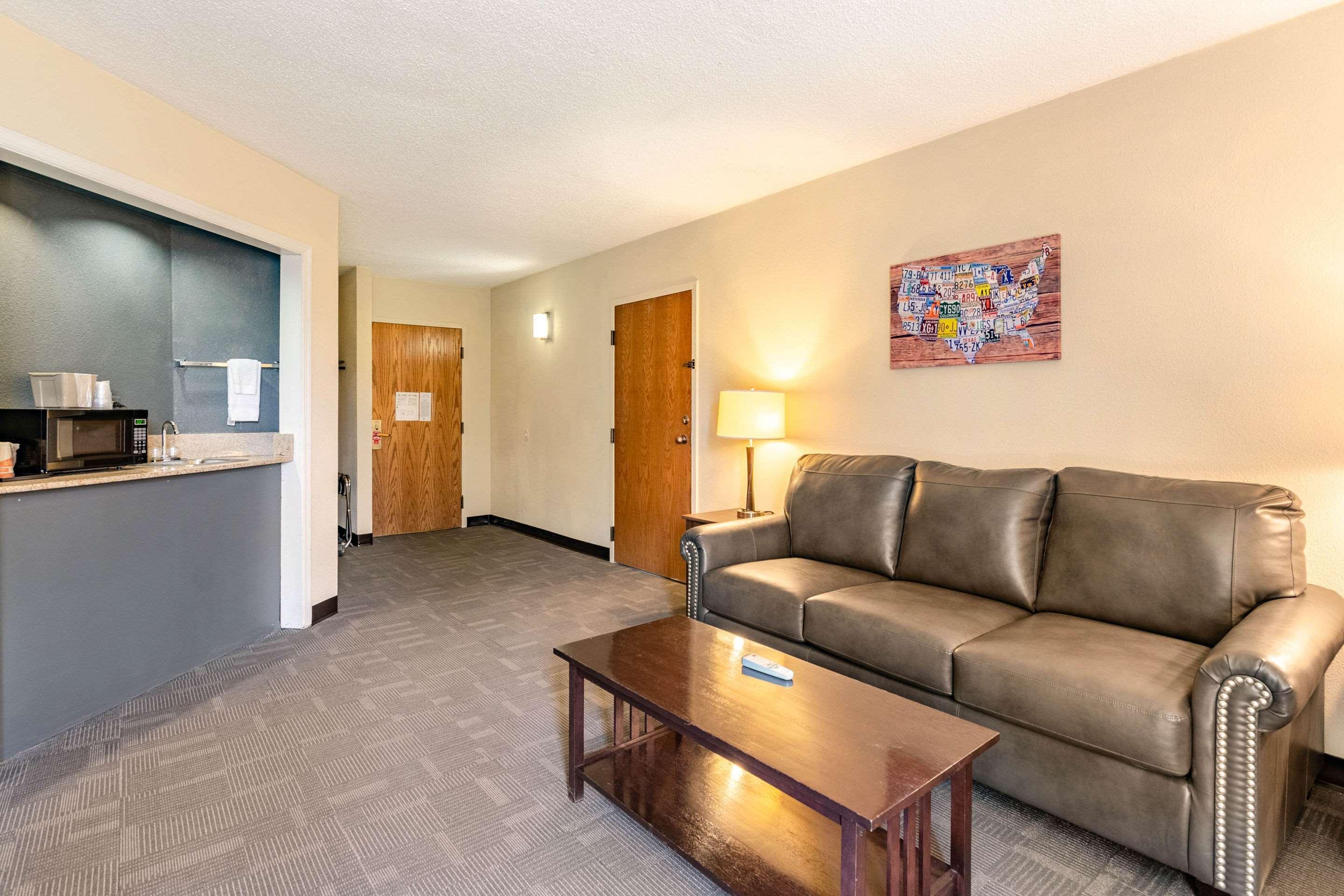 Econo Lodge Inn & Suites Radford-Blacksburg Area Bagian luar foto