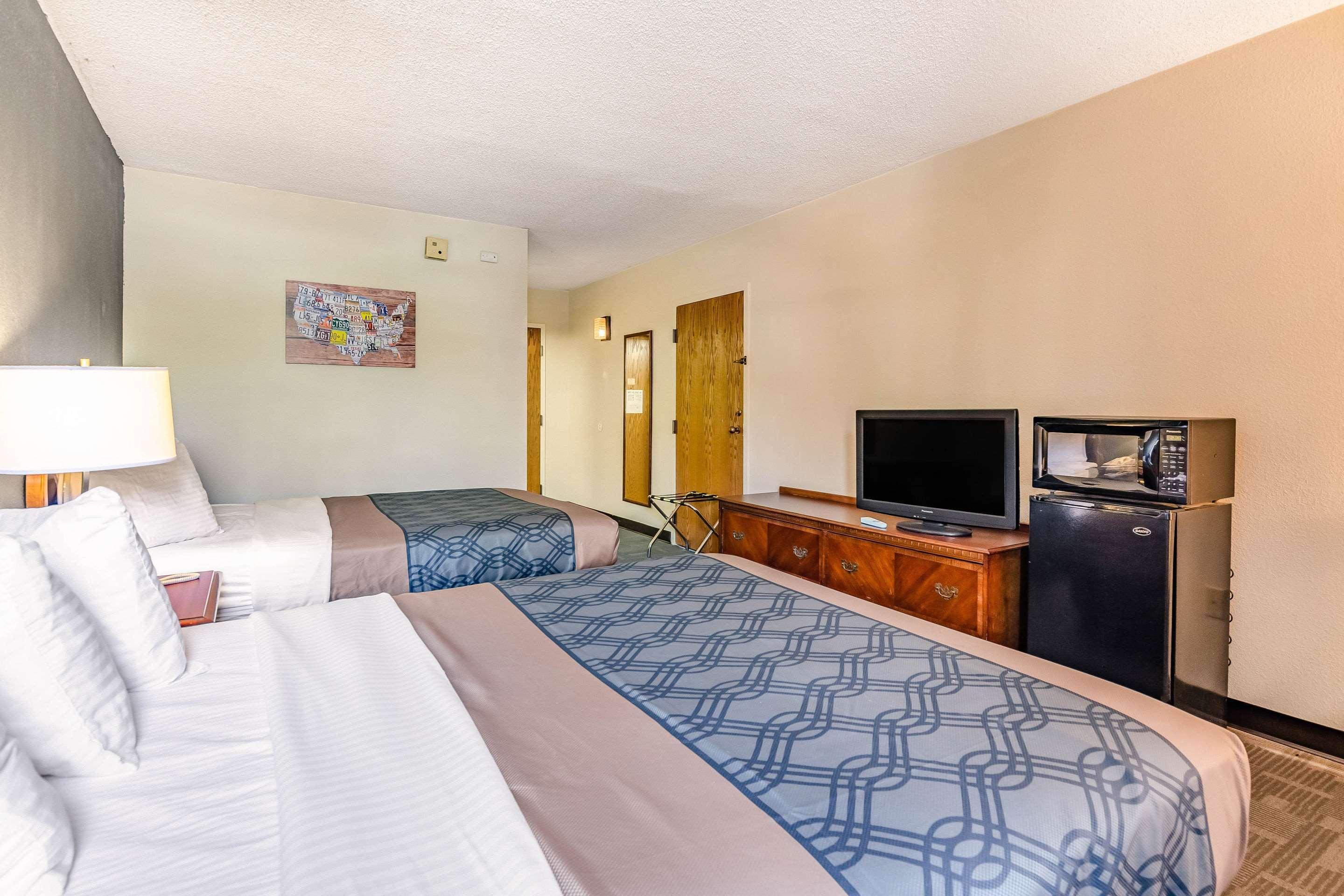 Econo Lodge Inn & Suites Radford-Blacksburg Area Bagian luar foto