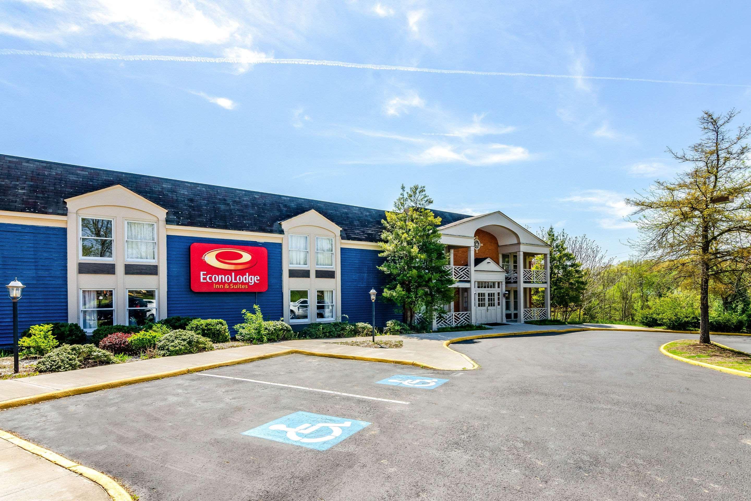 Econo Lodge Inn & Suites Radford-Blacksburg Area Bagian luar foto