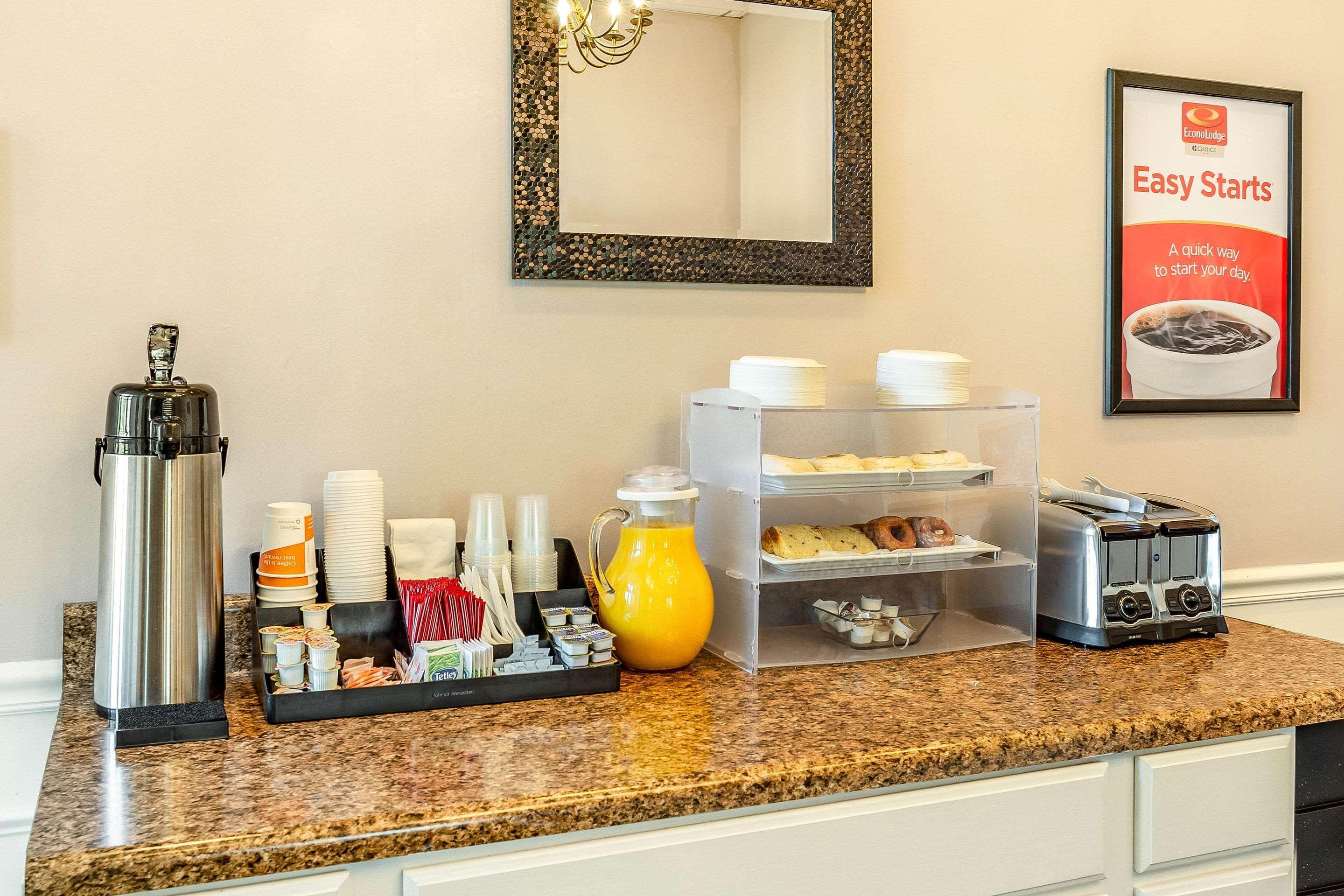 Econo Lodge Inn & Suites Radford-Blacksburg Area Bagian luar foto