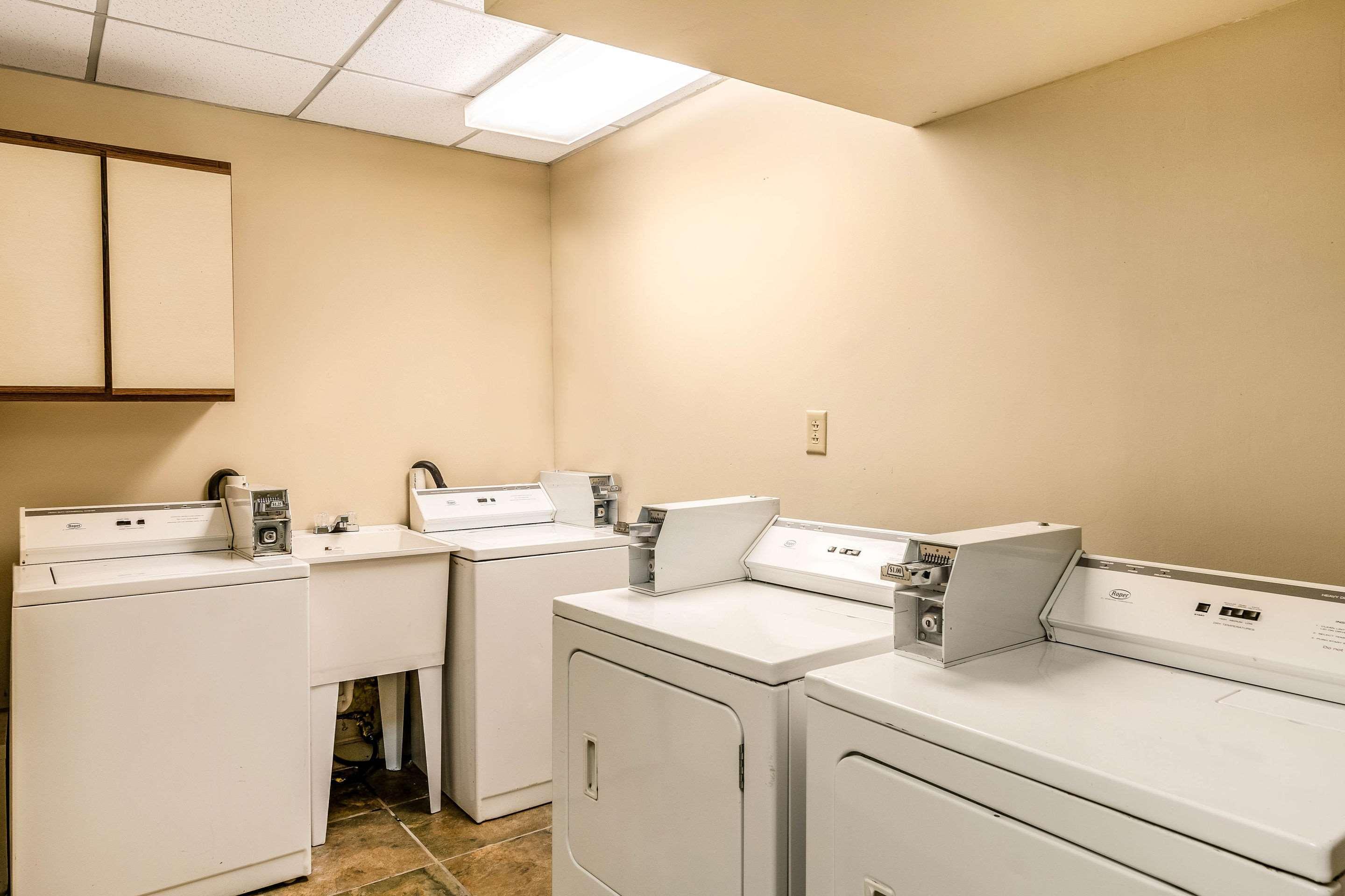 Econo Lodge Inn & Suites Radford-Blacksburg Area Bagian luar foto