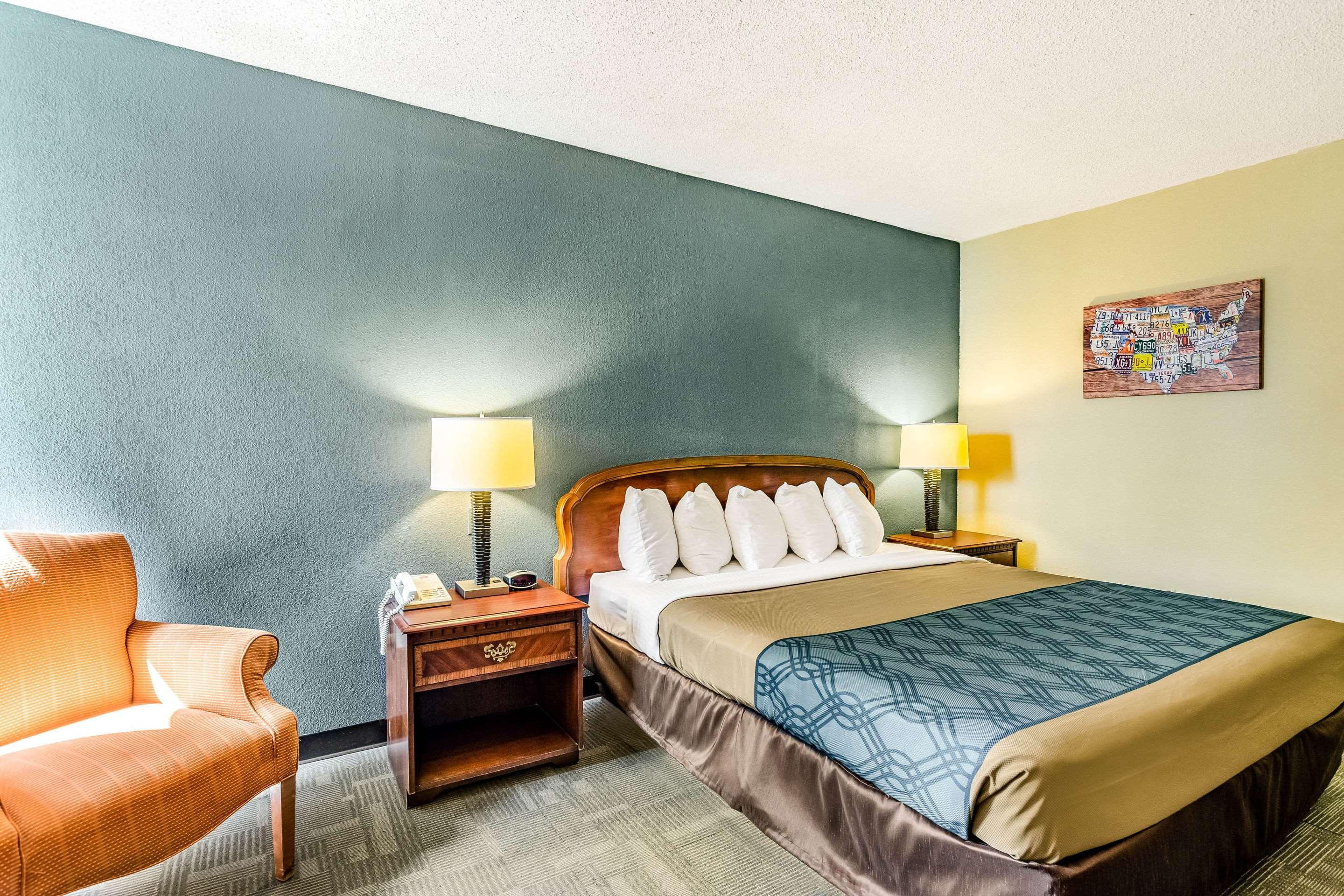 Econo Lodge Inn & Suites Radford-Blacksburg Area Bagian luar foto