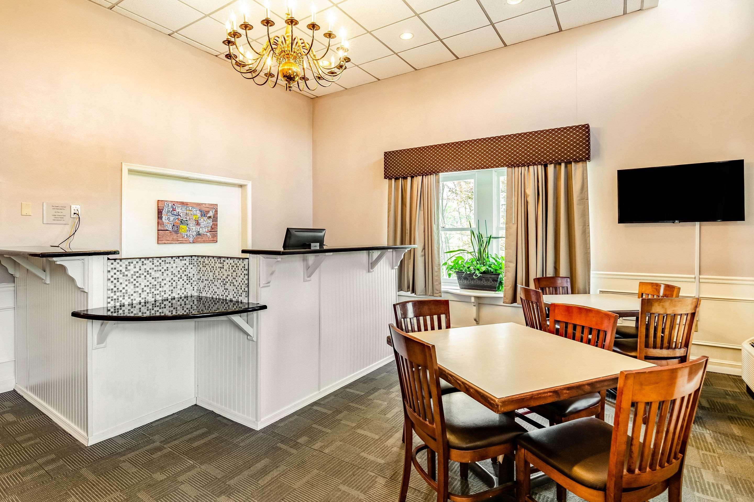 Econo Lodge Inn & Suites Radford-Blacksburg Area Bagian luar foto