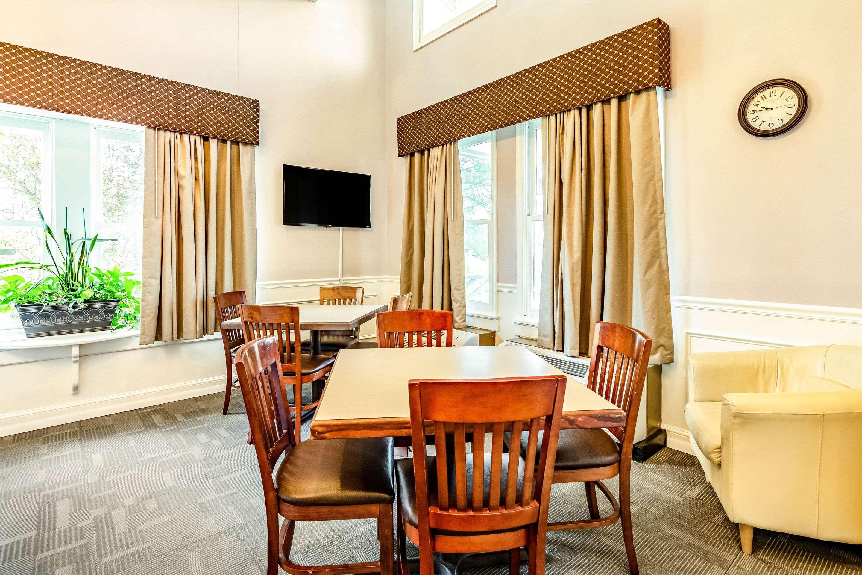Econo Lodge Inn & Suites Radford-Blacksburg Area Bagian luar foto