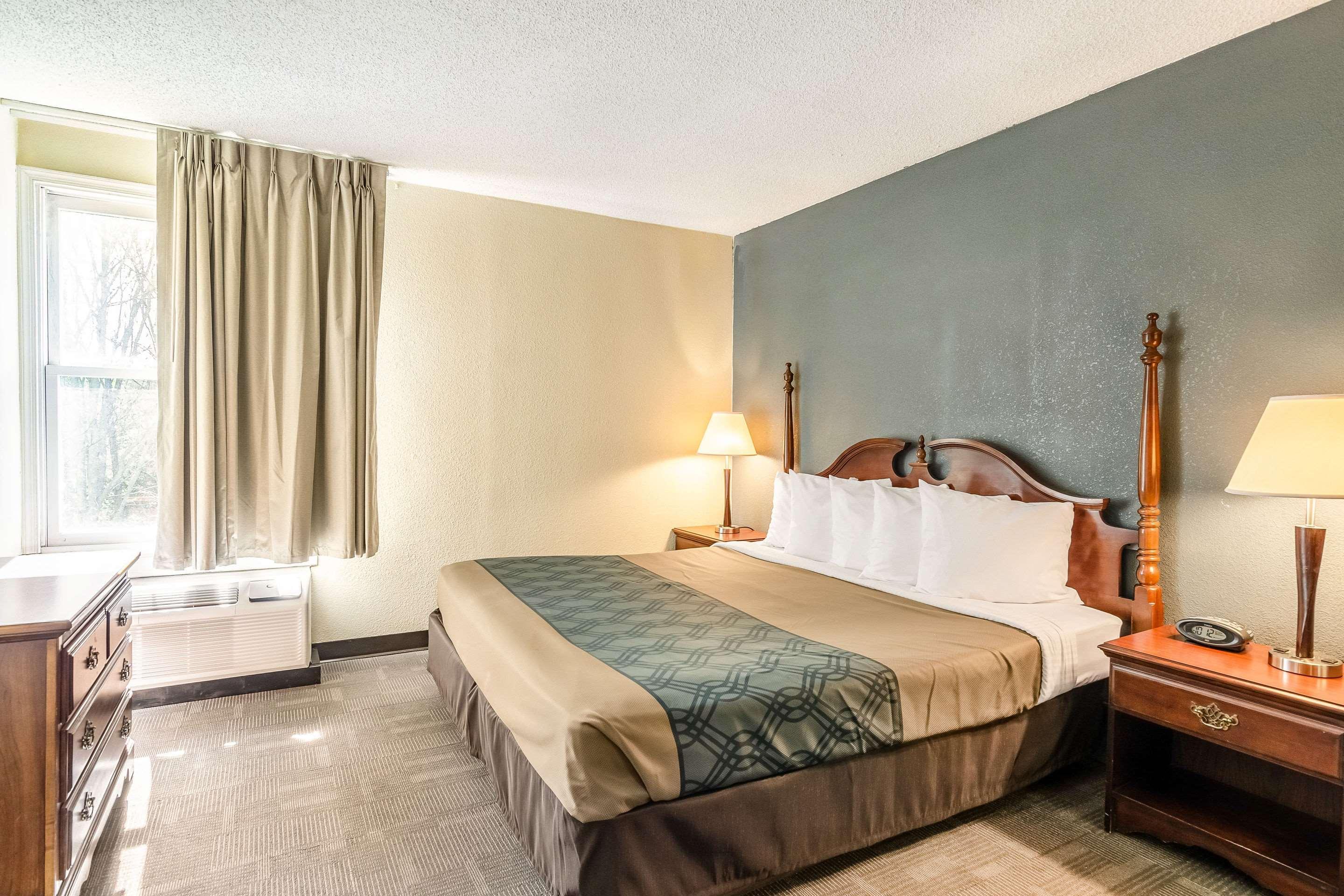 Econo Lodge Inn & Suites Radford-Blacksburg Area Bagian luar foto