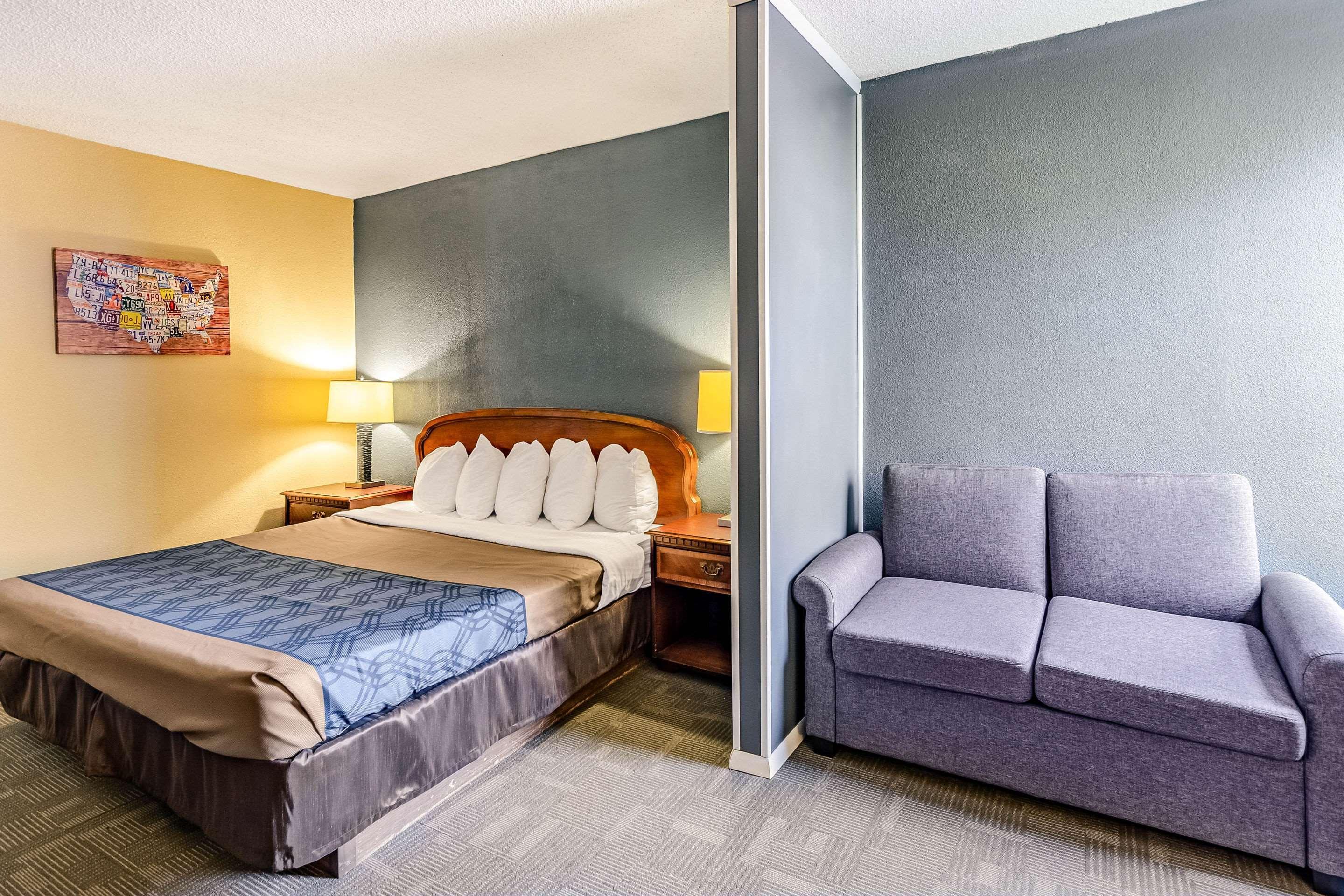 Econo Lodge Inn & Suites Radford-Blacksburg Area Bagian luar foto