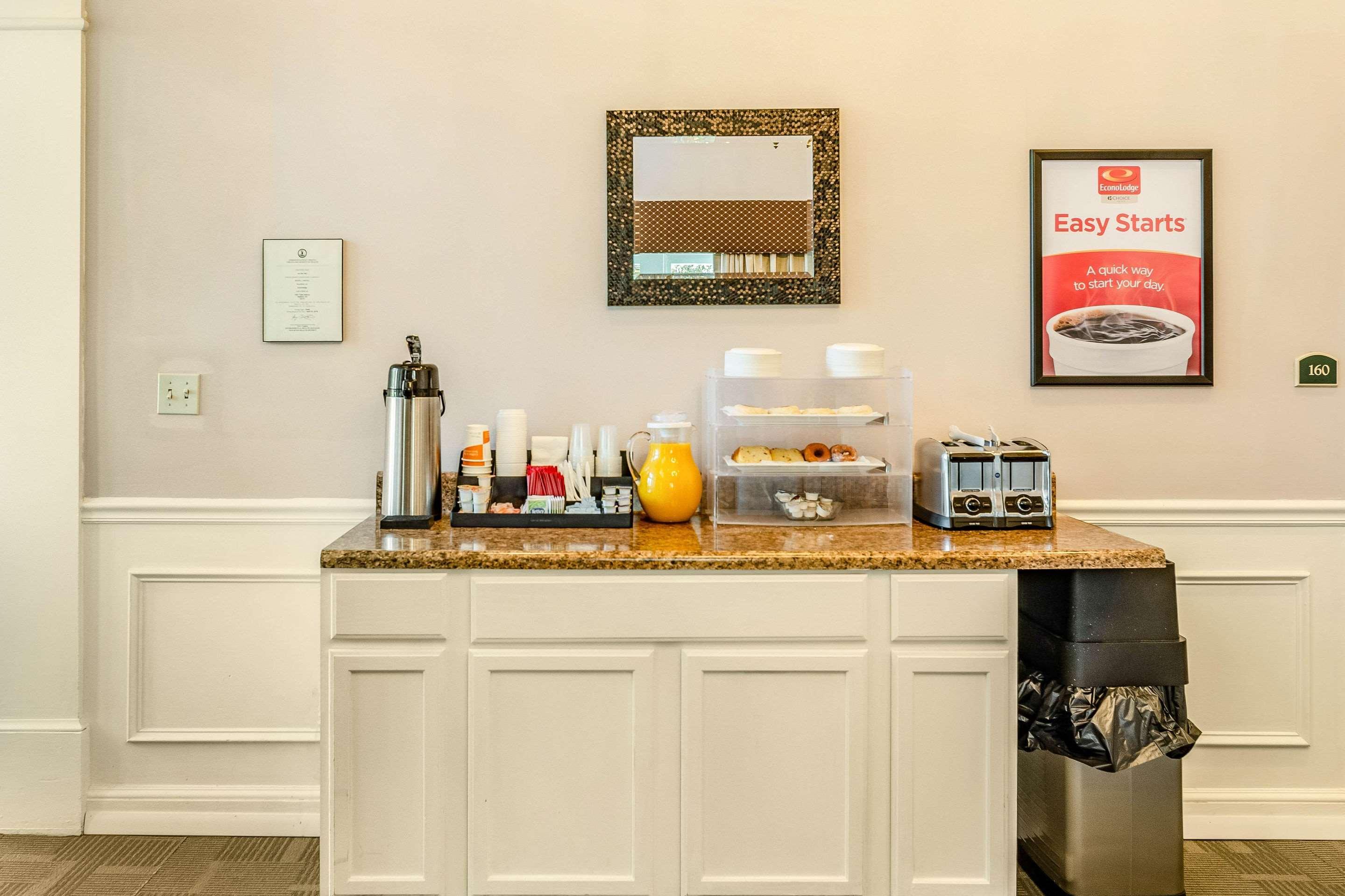 Econo Lodge Inn & Suites Radford-Blacksburg Area Bagian luar foto