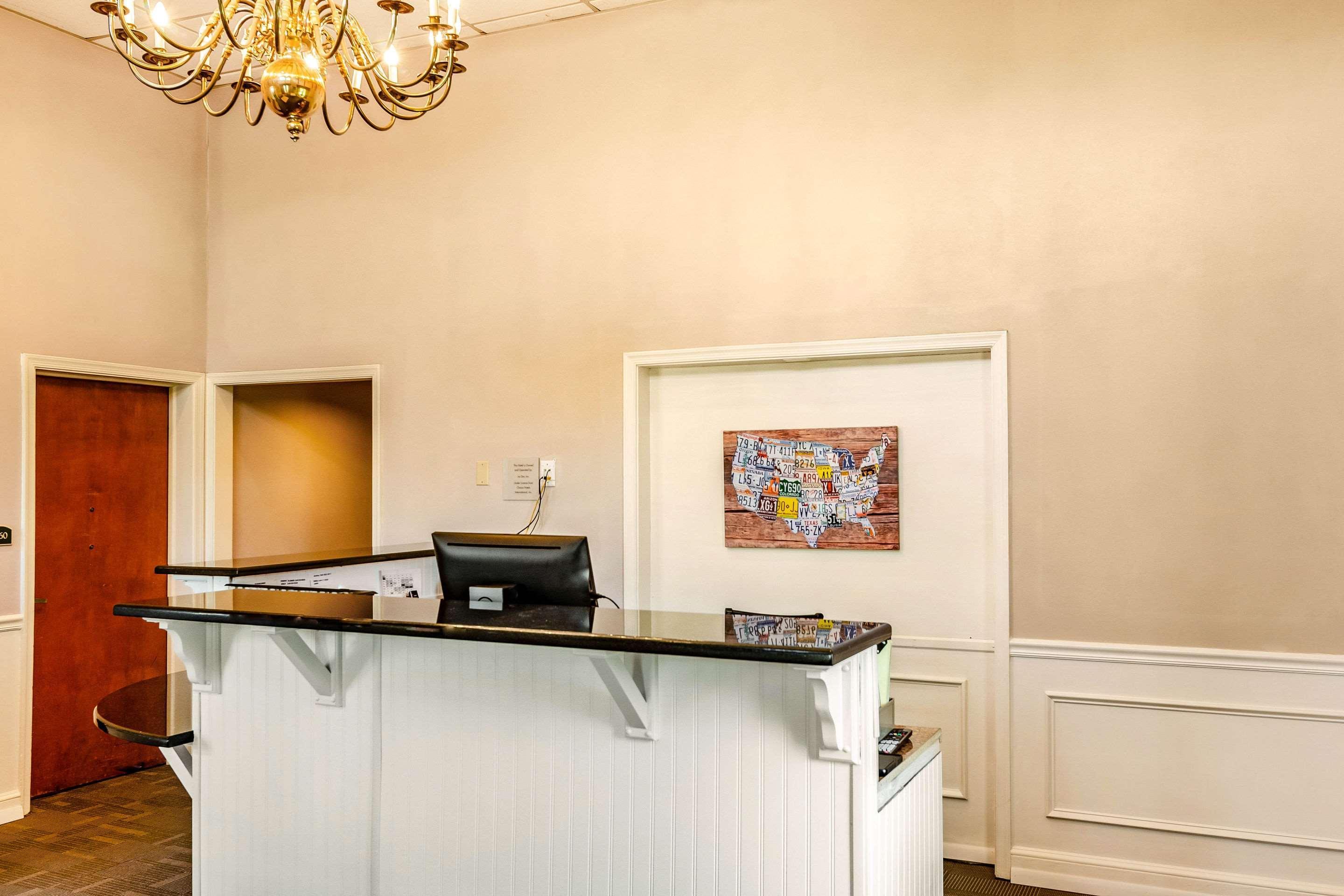 Econo Lodge Inn & Suites Radford-Blacksburg Area Bagian luar foto