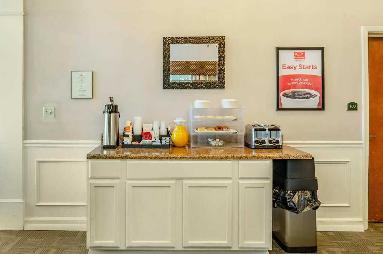 Econo Lodge Inn & Suites Radford-Blacksburg Area Bagian luar foto